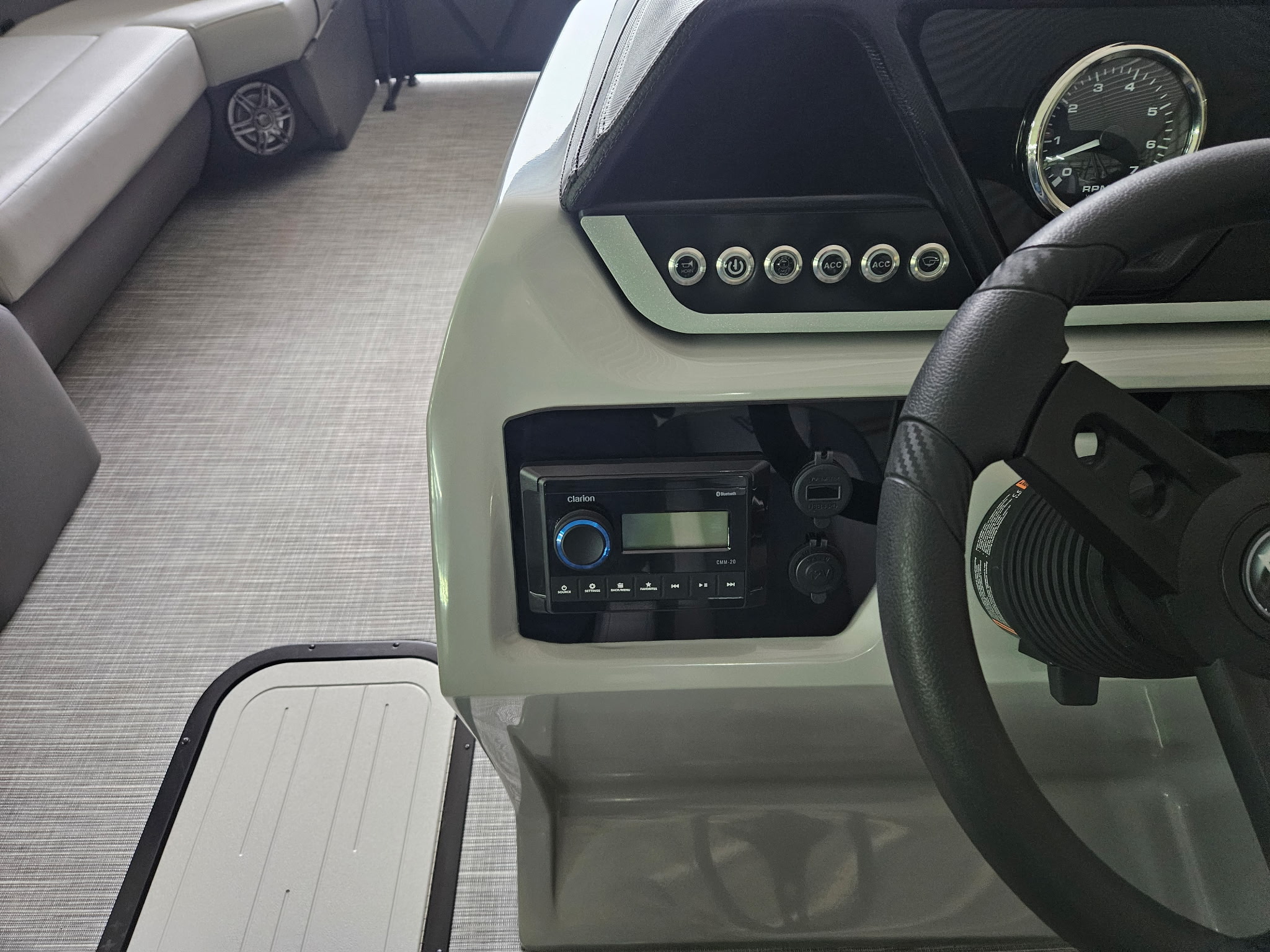 2026 Viaggio LAGO V 22U TRITOON — front three-quarter view