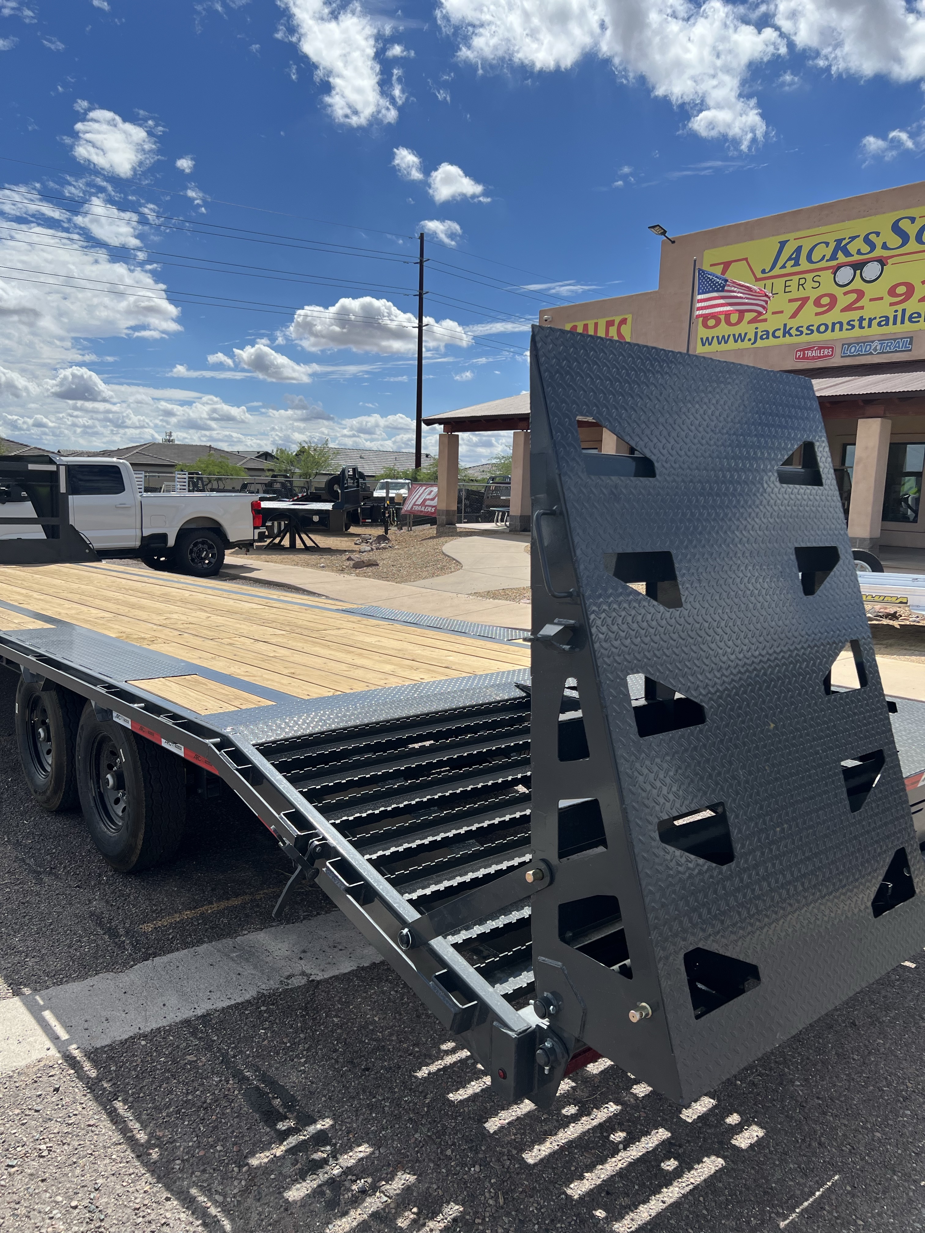 ARC Trailers 30'x102" 14K Gooseneck Flatbed Trailer w/ Ramps (GDS)