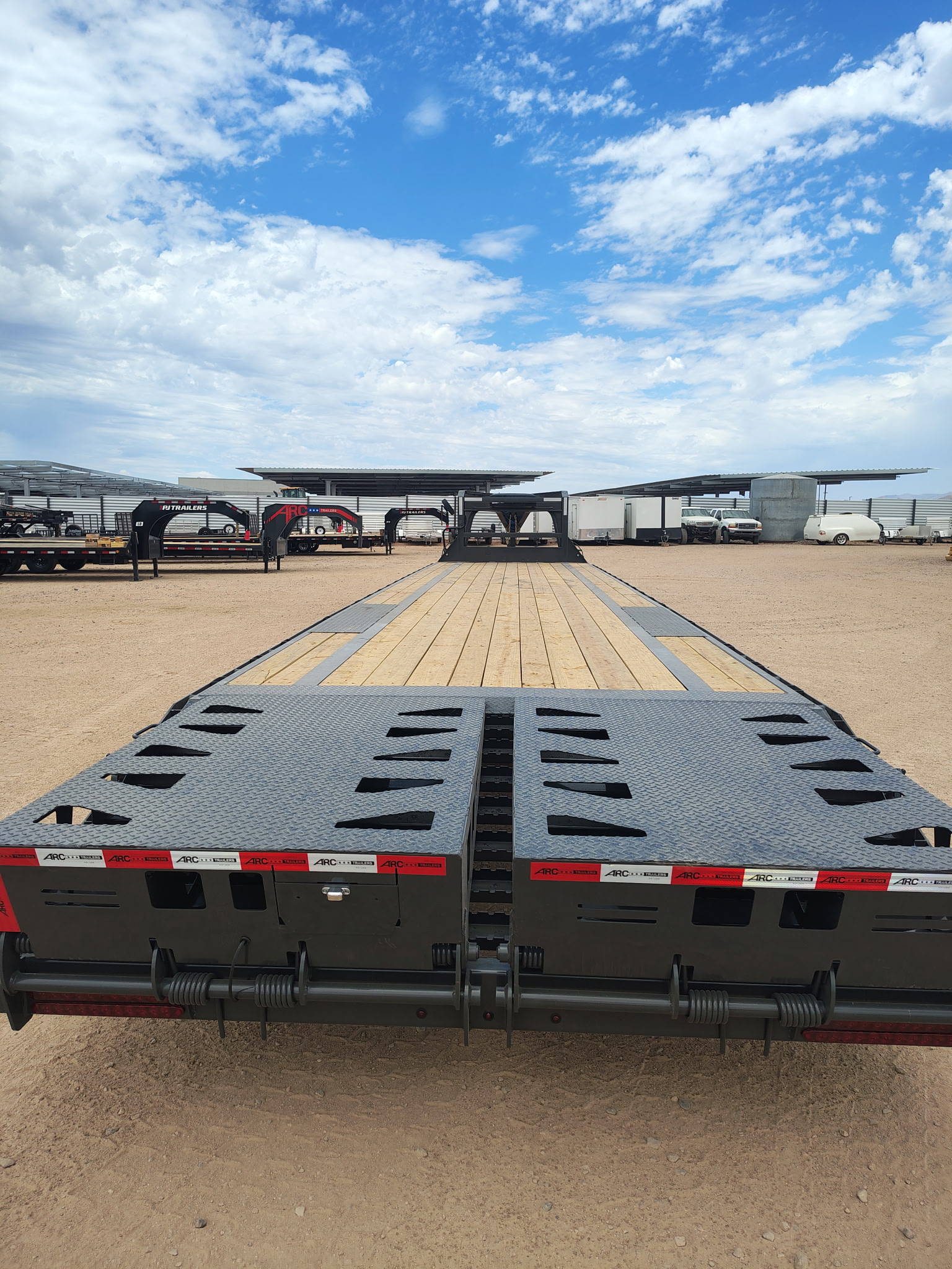 ARC Trailers 40'x102" 14K Gooseneck Flatbed Trailer w/ Ramps (GDS)