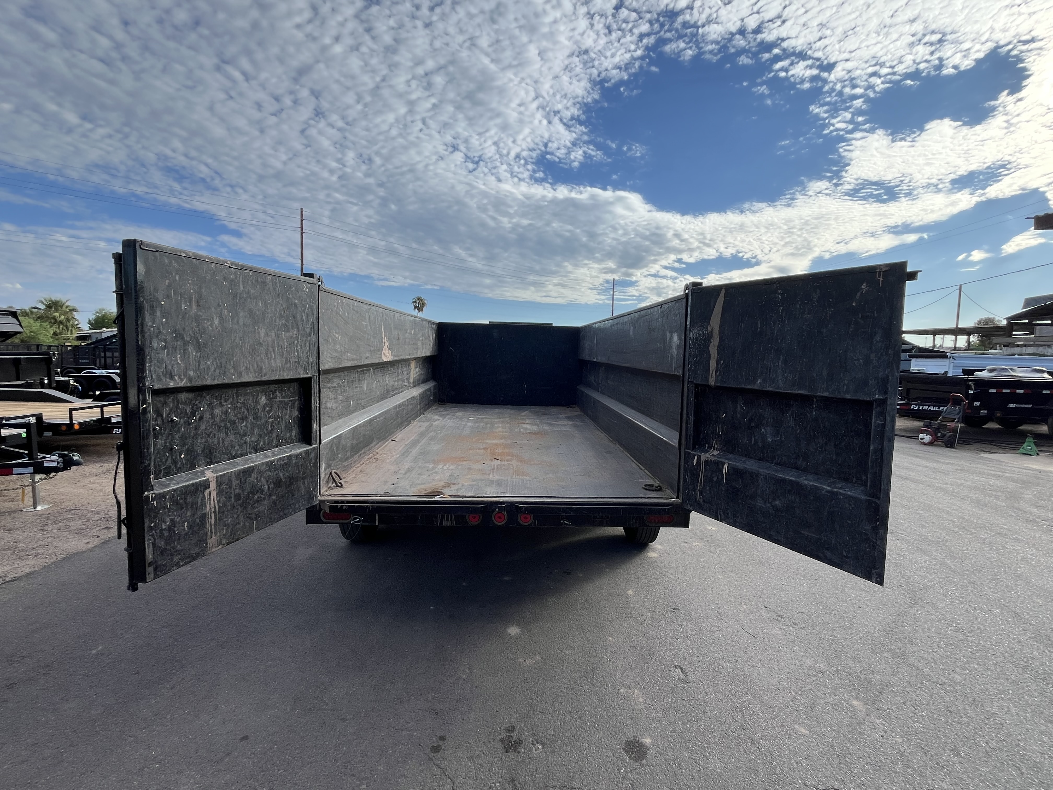 Iron Bull DTB 16x83 DUMP TRAILER 4' SIDE