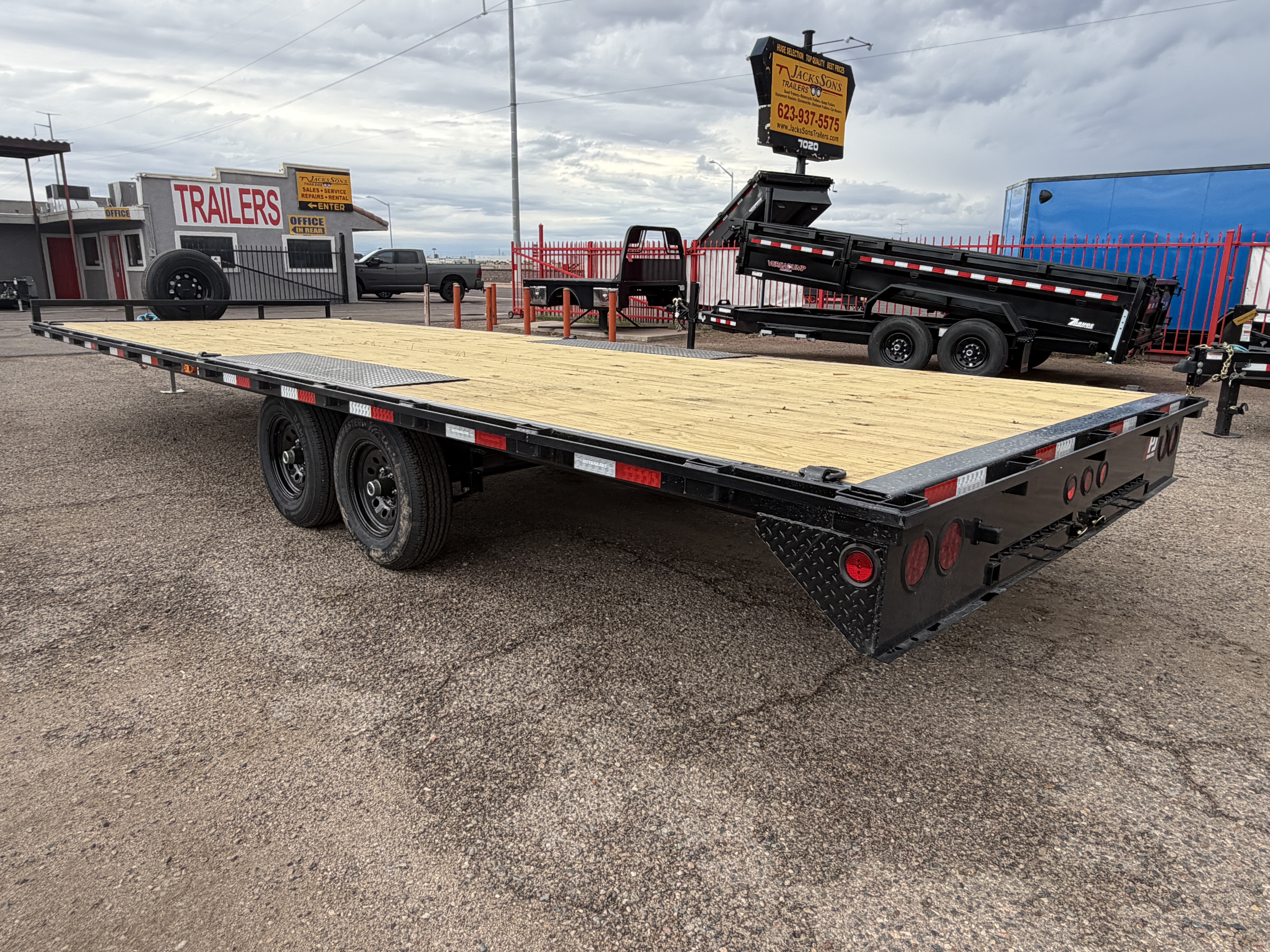 PJ Trailers 24x102 Tandem Axle Deckover, 10K GVWR, Slide In Ramps