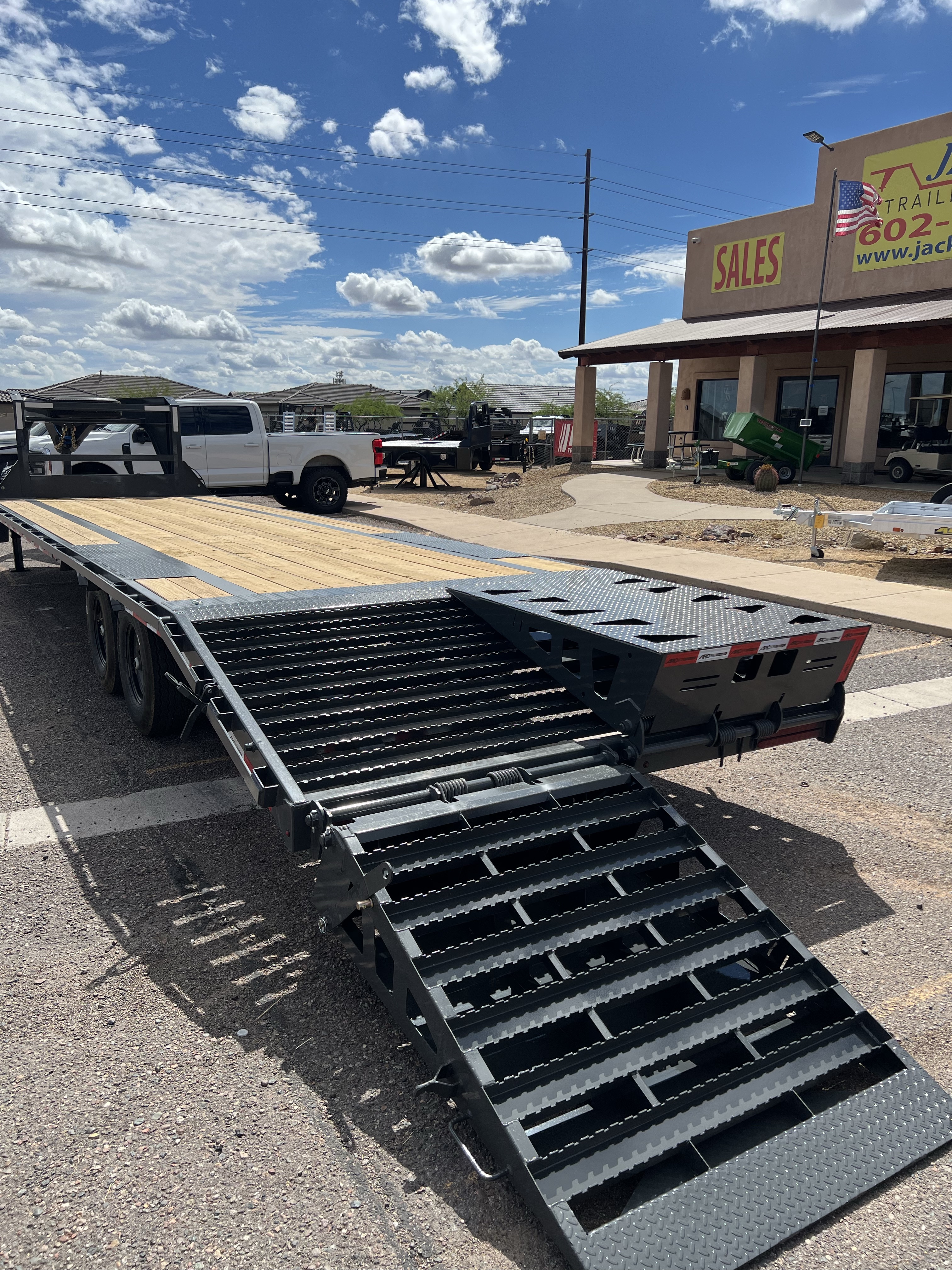 ARC Trailers 30'x102" 14K Gooseneck Flatbed Trailer w/ Ramps (GDS)