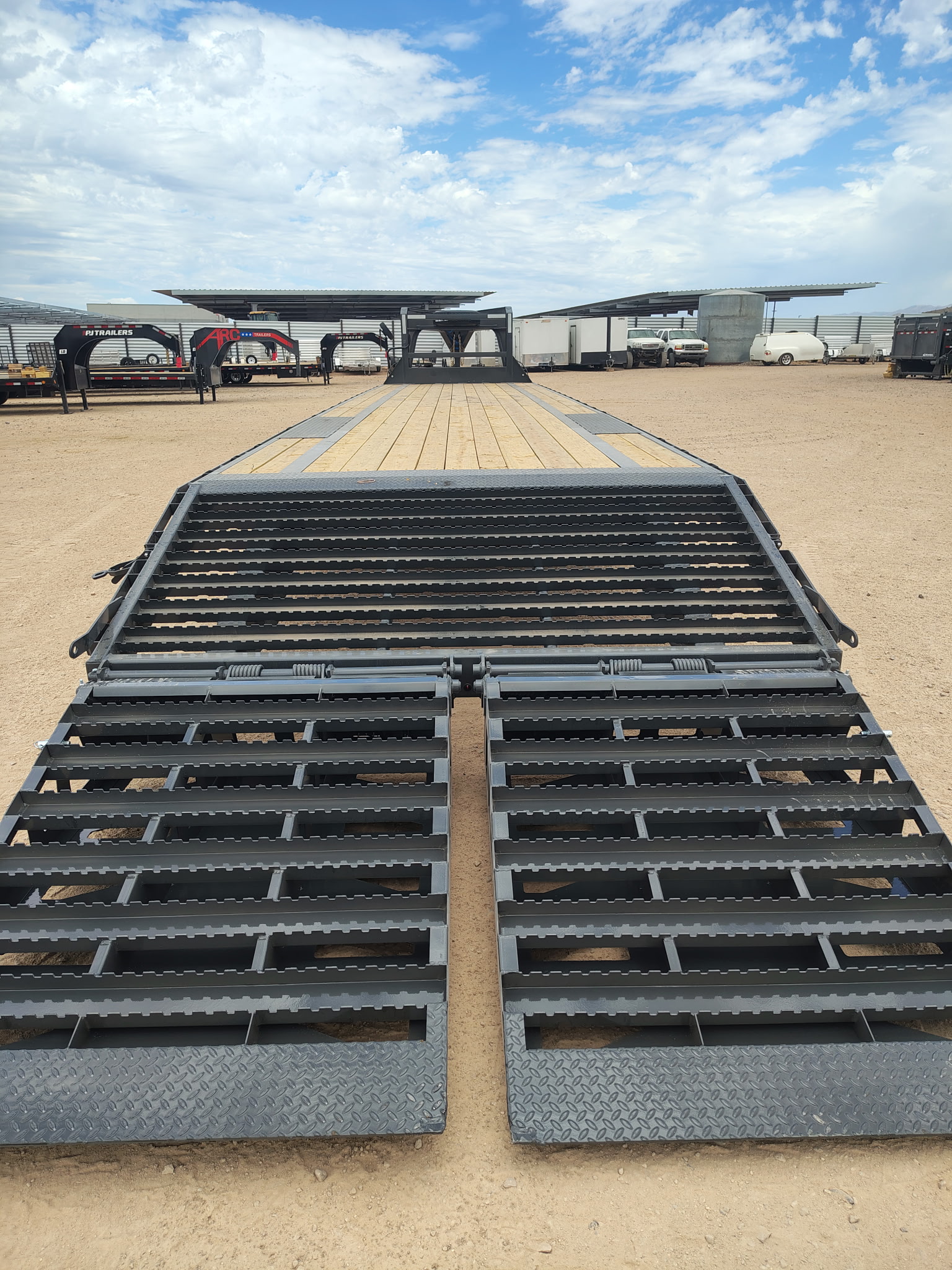 ARC Trailers 40'x102" 14K Gooseneck Flatbed Trailer w/ Ramps (GDS)